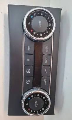 Mercedes-Benz C W204 Climate control unit A2049001007 261002 Q01HW3810