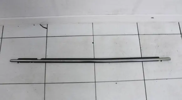 Toyota Avensis T270 Front door trim (molding) 