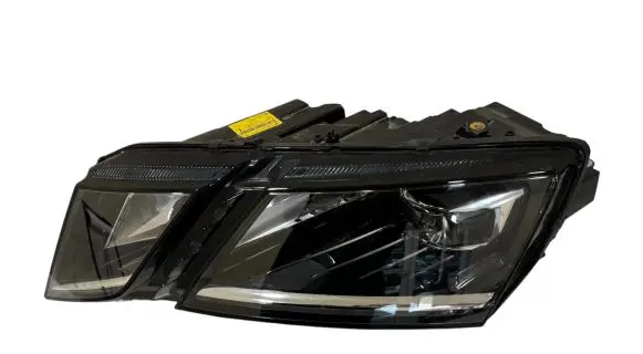 Skoda Octavia Mk3 (5E) Headlight/headlamp 5E1941015D 030110423100 LE15A6369