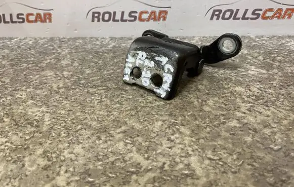 Honda CR-V Rear door upper hinge WWRL