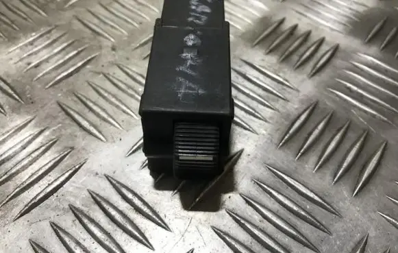 Mitsubishi Carisma Headlight level height control switch lk04001000 mr114337
