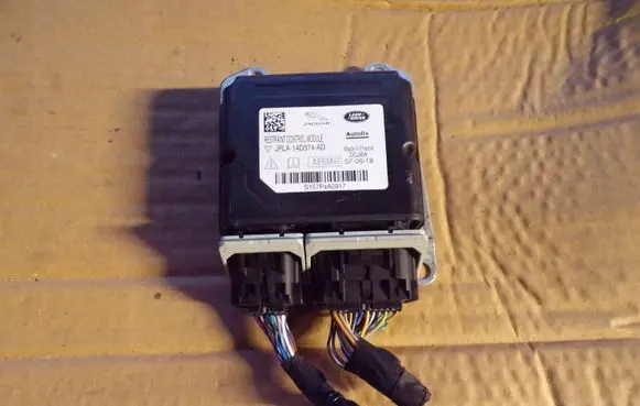 Land Rover Discovery 5 Airbag control unit/module JPLA14D374AD