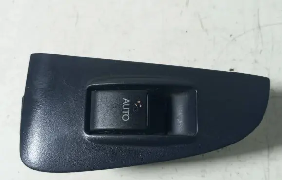 Toyota Avensis T250 Electric window control switch 7427205020