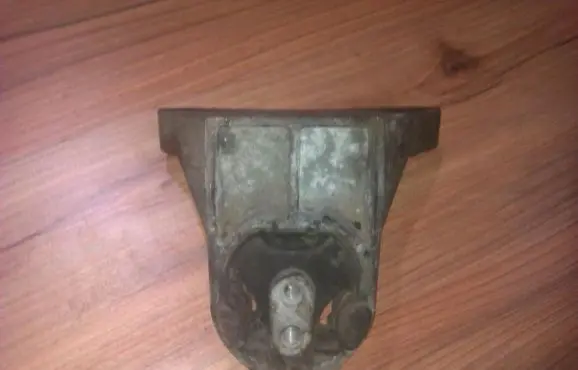 Ford Ka Engine mount bracket 97kb6038ad