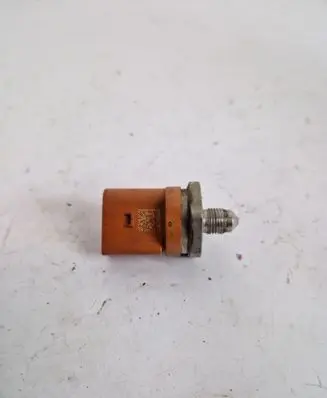 Volkswagen Scirocco Fuel pressure sensor 06J906051D