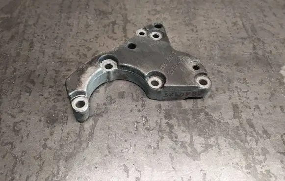 BMW 3 E46 Power steering pump mounting bracket 2247556
