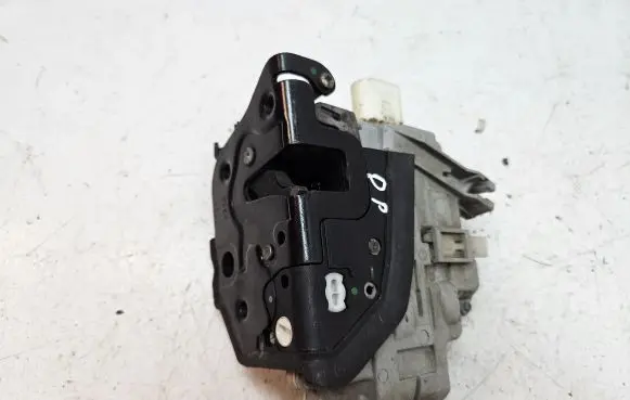 Porsche Cayenne (92A) Front door lock 8J1837016A