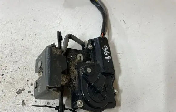 Toyota Corolla Verso AR10 Tailgate/trunk/boot lock/catch/latch