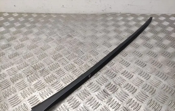 KIA Sorento Windshield trim