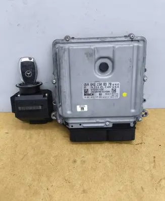 Mercedes-Benz E W211 Engine ECU kit and lock set A6421508378 0281013725