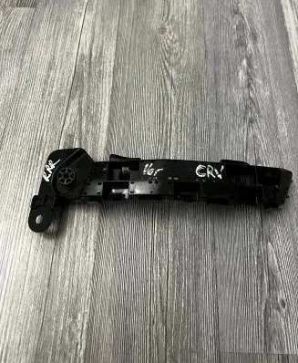 Front bumper mounting bracket