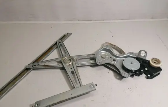 Toyota Avensis T270 Front door window regulator with motor 8570202020