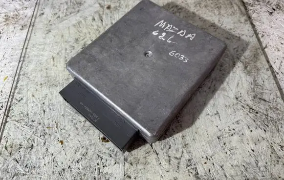 Mazda 626 Engine control unit/module FSJ718881K FSYT18881K F82F12A650EL