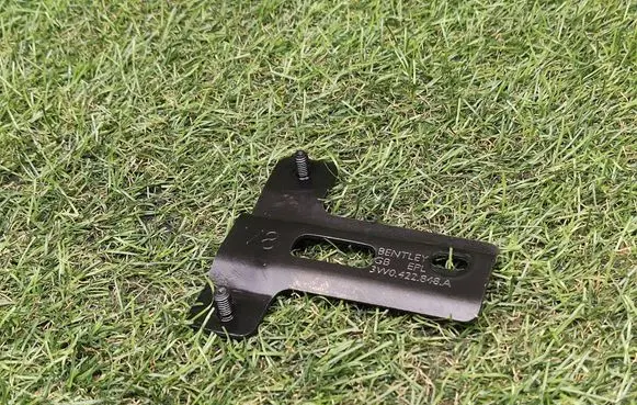 Bentley Flying Spur Intercooler pipe mounting bracket 3W0422848A