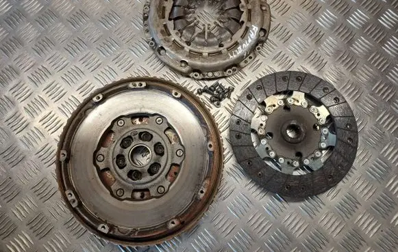 Renault Captur Clutch set kit 302103451R