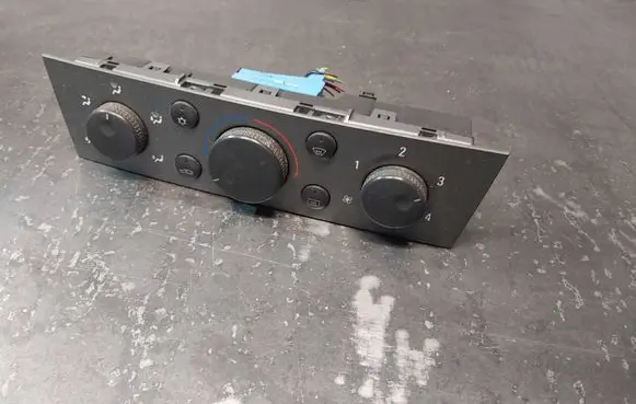 Opel Vectra C Climate control/heater control trim 13138190