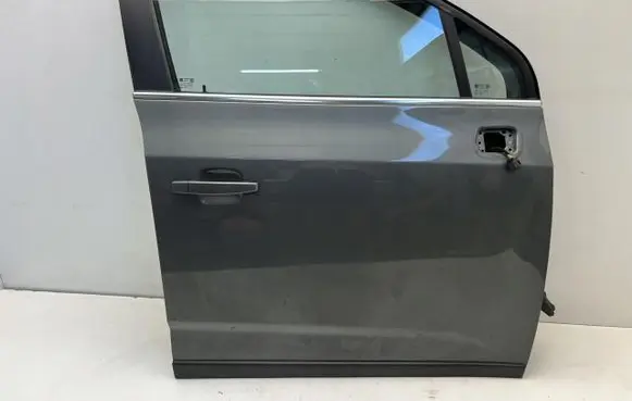 Chevrolet Orlando Front door