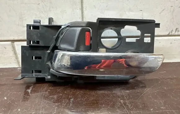 Honda HR-V Front door interior handle trim 