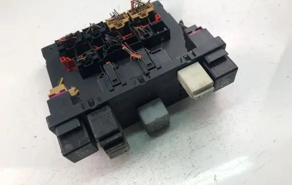 Volkswagen Golf V Other control units/modules 3C0937049D