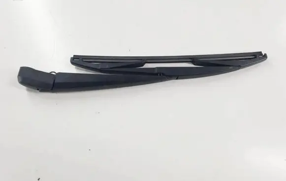 Rear wiper blade arm