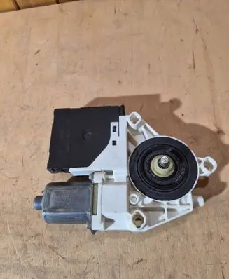 Audi A3 S3 8P Front door window regulator motor 8P0959801H S006060013C