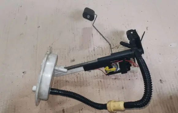 BMW 5 E60 E61 Fuel level sensor 0580303042 6765849