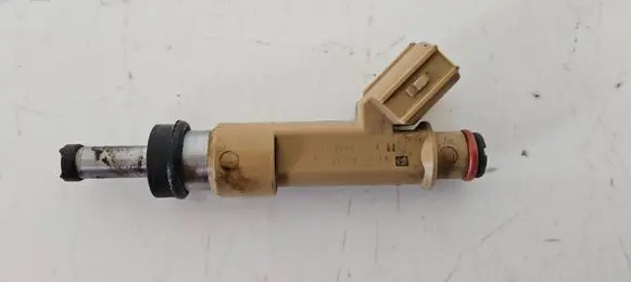 Toyota Prius (XW30) Fuel injector 2325037010
