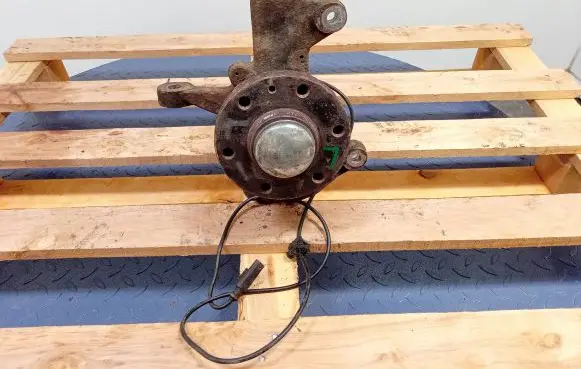 Iveco Daily 35.8 - 9 Front wheel hub spindle knuckle