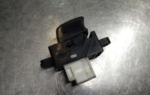 Nissan X-Trail T30 Electric window control switch