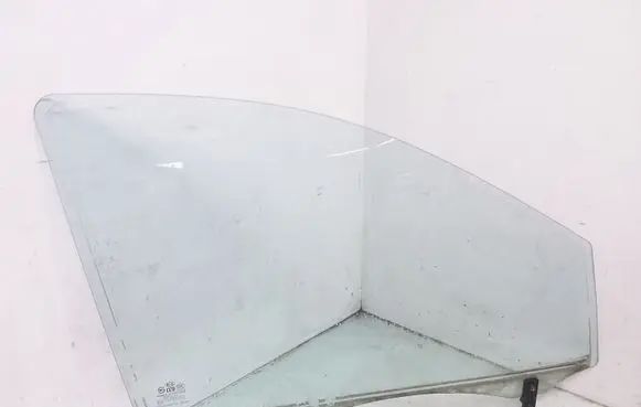 KIA Sorento Front door window glass four-door AS2