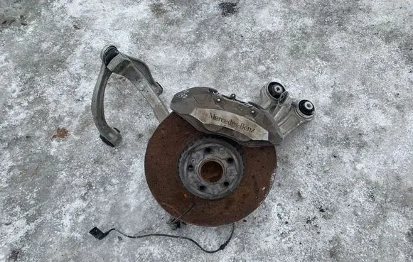 Mercedes-Benz C W205 Front wheel hub A0004212312
