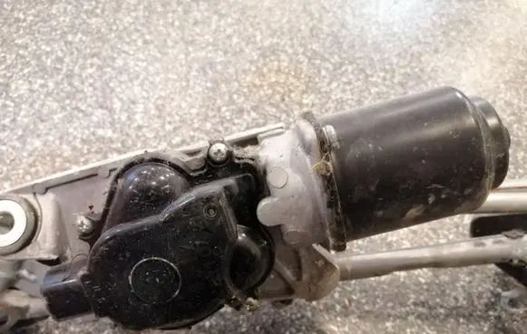 Mazda 3 II Wiper motor