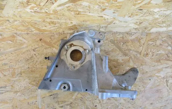 Opel Insignia A Fuel pump bracket 55574721