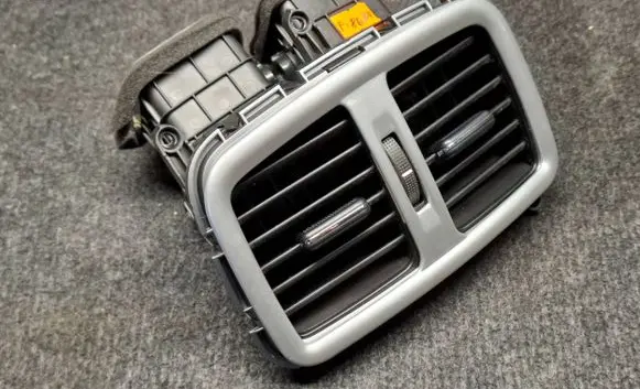 Hyundai Tucson TL Dash center air vent grill 97040D7000