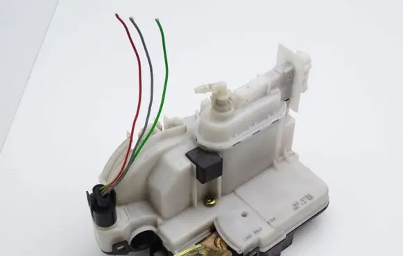 Volkswagen Golf III Front door lock 1H1837016K 1H0862154