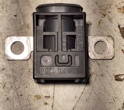 Audi A6 S6 C6 4F Battery relay fuse 4F0915519