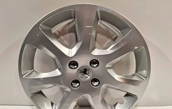 Peugeot 207 R15 wheel hub/cap/trim 9685711180