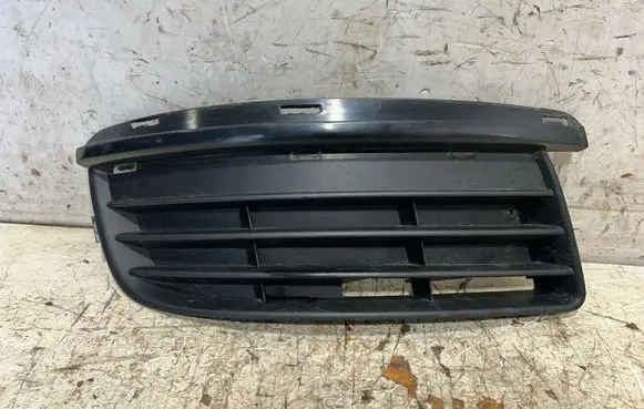 Volkswagen Golf V Front bumper lower grill 1K0853666J