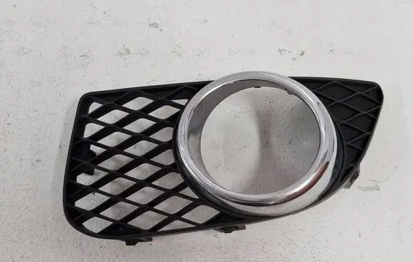 Infiniti M30 Front fog light trim/grill 