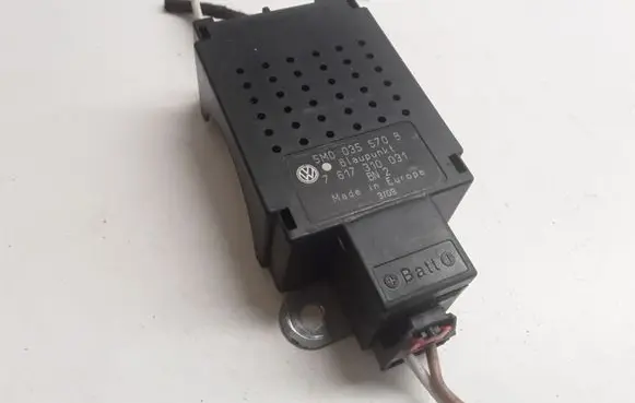 Volkswagen Golf VI Aerial antenna amplifier 5M0035570B 7617310031