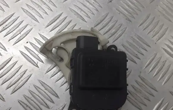 Volkswagen PASSAT B5.5 A/C air flow flap actuator/motor 0132801149