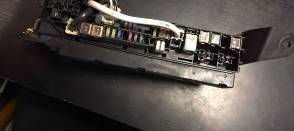 Toyota Avensis T250 Fuse box set 24412497