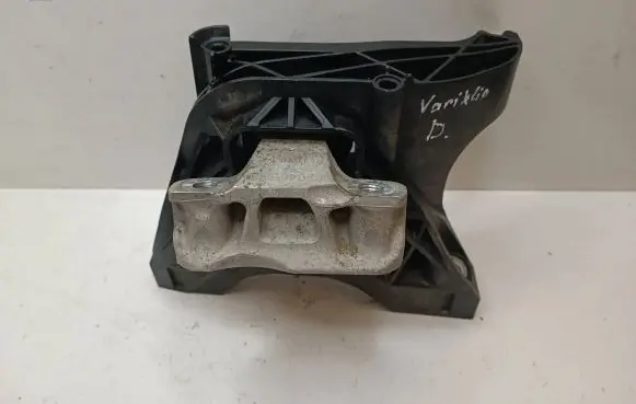 Citroen DS7 Crossback Engine mount bracket