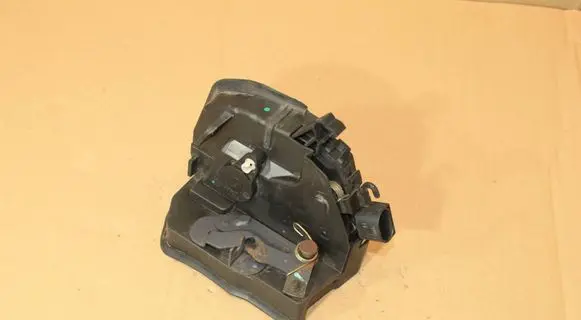 BMW X5 E53 Front door lock 8402543