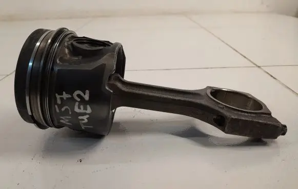 BMW X5 E70 Piston with connecting rod 84L107