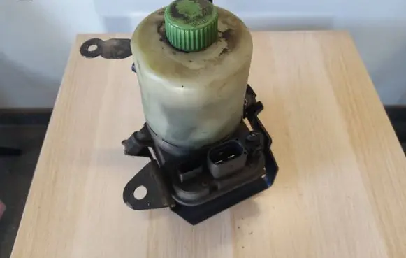 Audi A1 Power steering pump 6R0423156B