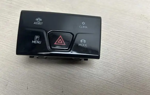 Volkswagen Golf VIII Hazard light switch 5H0925200R