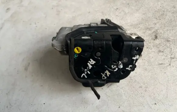 Audi A4 S4 B7 8E 8H Front door lock 8E2837015AA