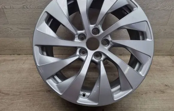 Audi A4 S4 B9 8W R18 alloy rim 8W0601025ED