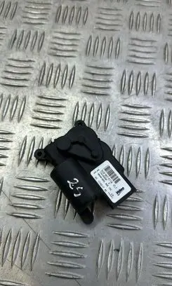 Volkswagen PASSAT B8 Air flap motor/actuator 5Q0907511A